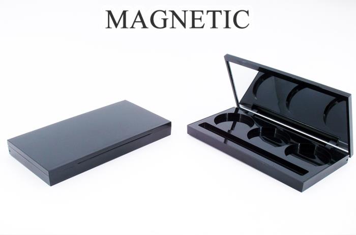 Rectangular palette compacts with magnetic closure